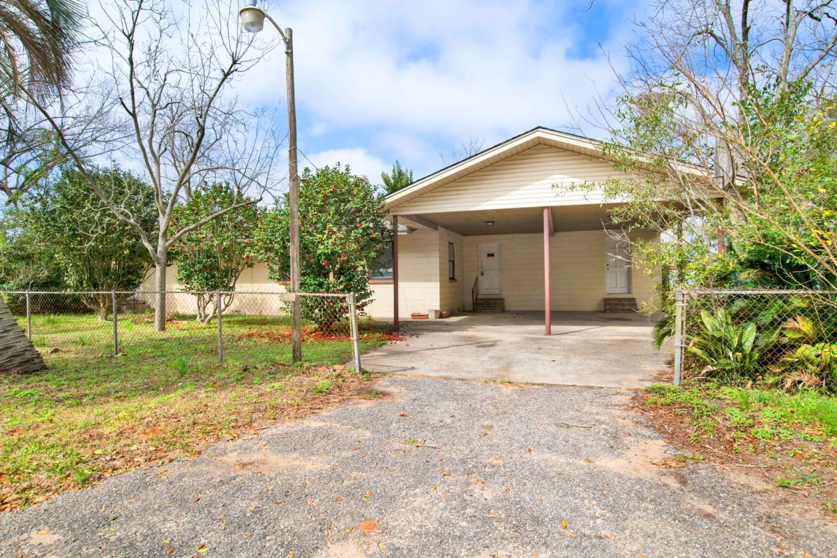 House for rent at 2802 W Gonzalez St, Pensacola, FL 32505