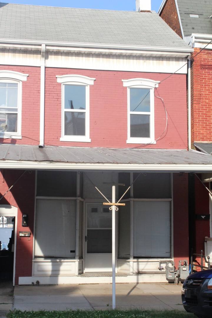 Apartment for rent at 121 B S Main St, Spring Grove, PA 17362