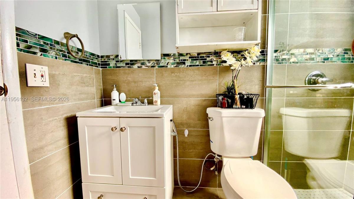 Apartment for rent at 6810 NW 28th St, Fort Lauderdale, FL 33313