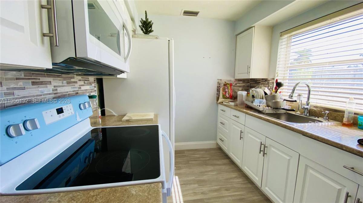 Apartment for rent at 6810 NW 28th St, Fort Lauderdale, FL 33313