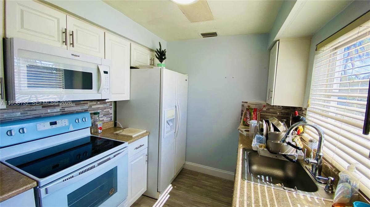 Apartment for rent at 6810 NW 28th St, Fort Lauderdale, FL 33313