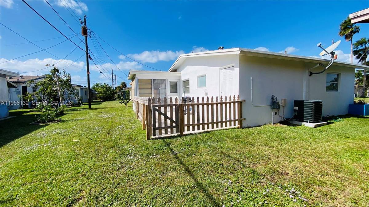 Apartment for rent at 6810 NW 28th St, Fort Lauderdale, FL 33313