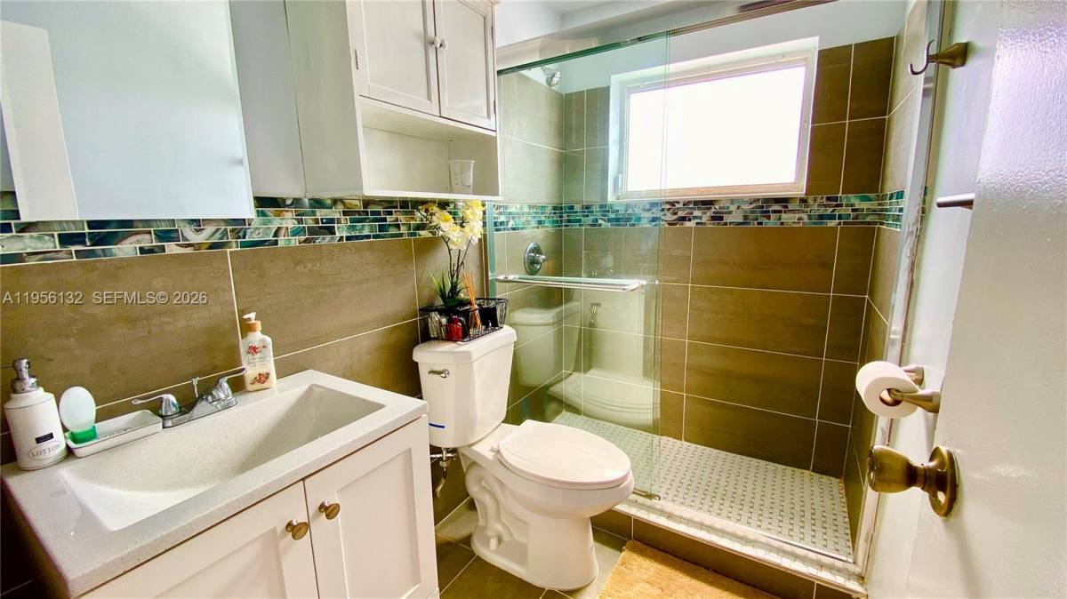 Apartment for rent at 6810 NW 28th St, Fort Lauderdale, FL 33313