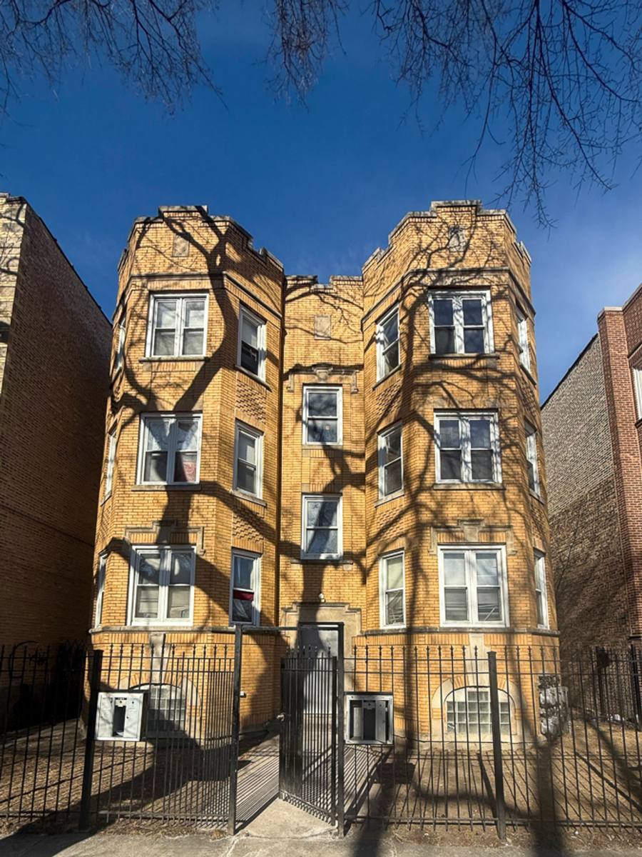 Apartment for rent at 4828-4830 W Adams St, Chicago, IL 60644