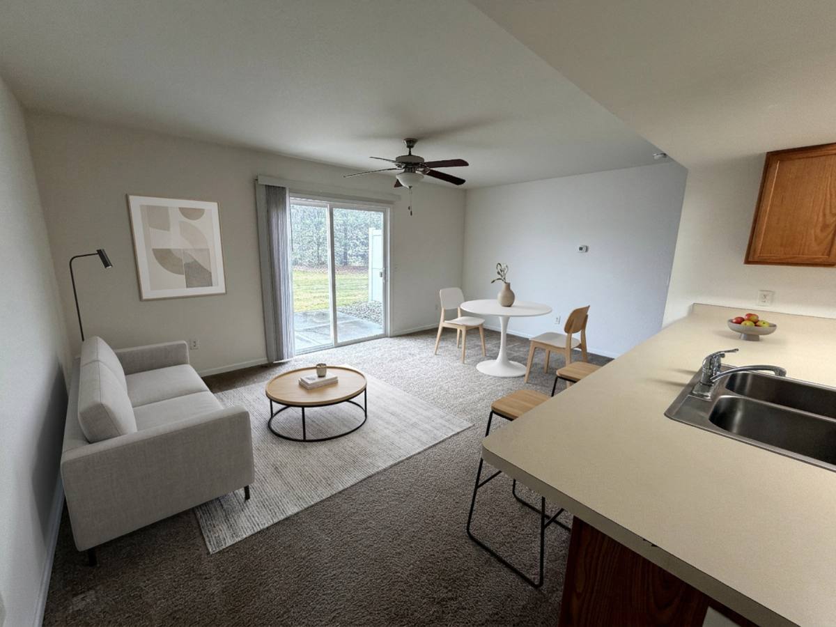 Townhouse for rent at 10 Sandpiper Trail SE, Warren, OH 44484