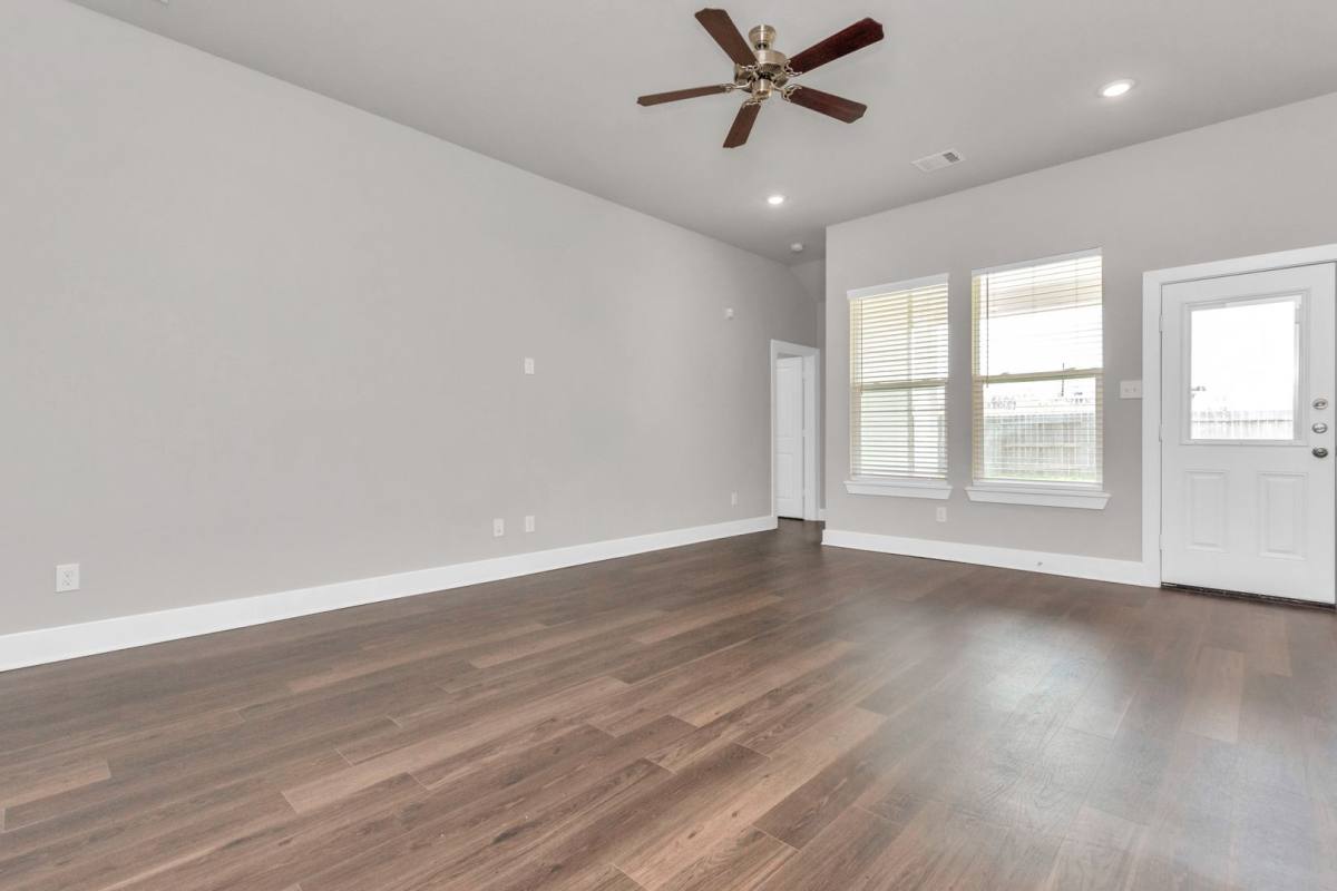 House for rent at 10502 Moon Valley Lane, Rosharon, TX 77583