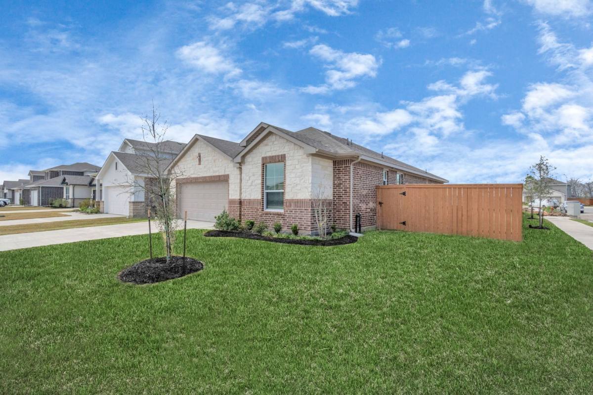 House for rent at 10502 Moon Valley Lane, Rosharon, TX 77583