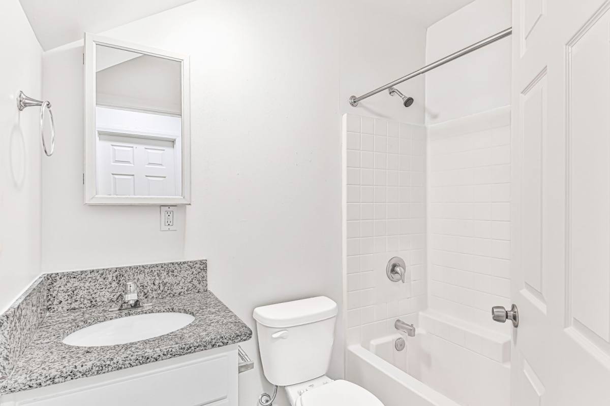 Apartment for rent at 319 Hermosa Ave, Long Beach, CA 90802
