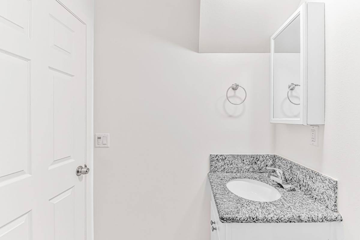 Apartment for rent at 319 Hermosa Ave, Long Beach, CA 90802