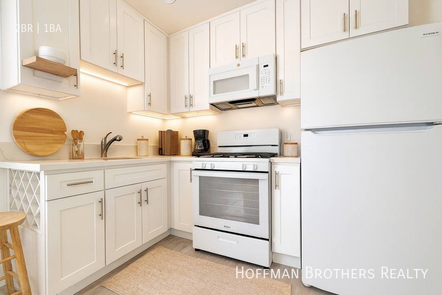 Apartment for rent at 1669 W Blvd, Los Angeles, CA 90019
