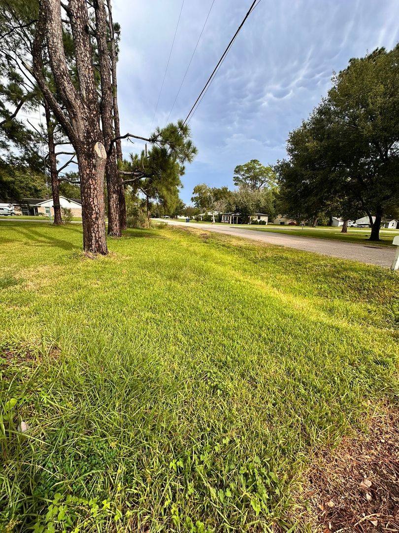 Apartment for rent at 8208 Ash Rd, Texas City, TX 77591