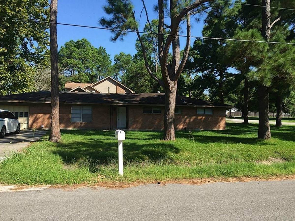 Apartment for rent at 8208 Ash Rd, Texas City, TX 77591