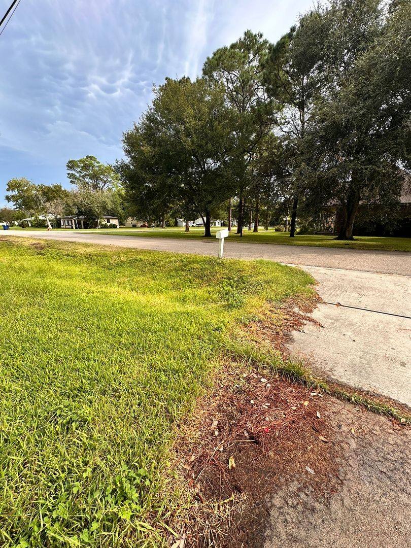 Apartment for rent at 8208 Ash Rd, Texas City, TX 77591