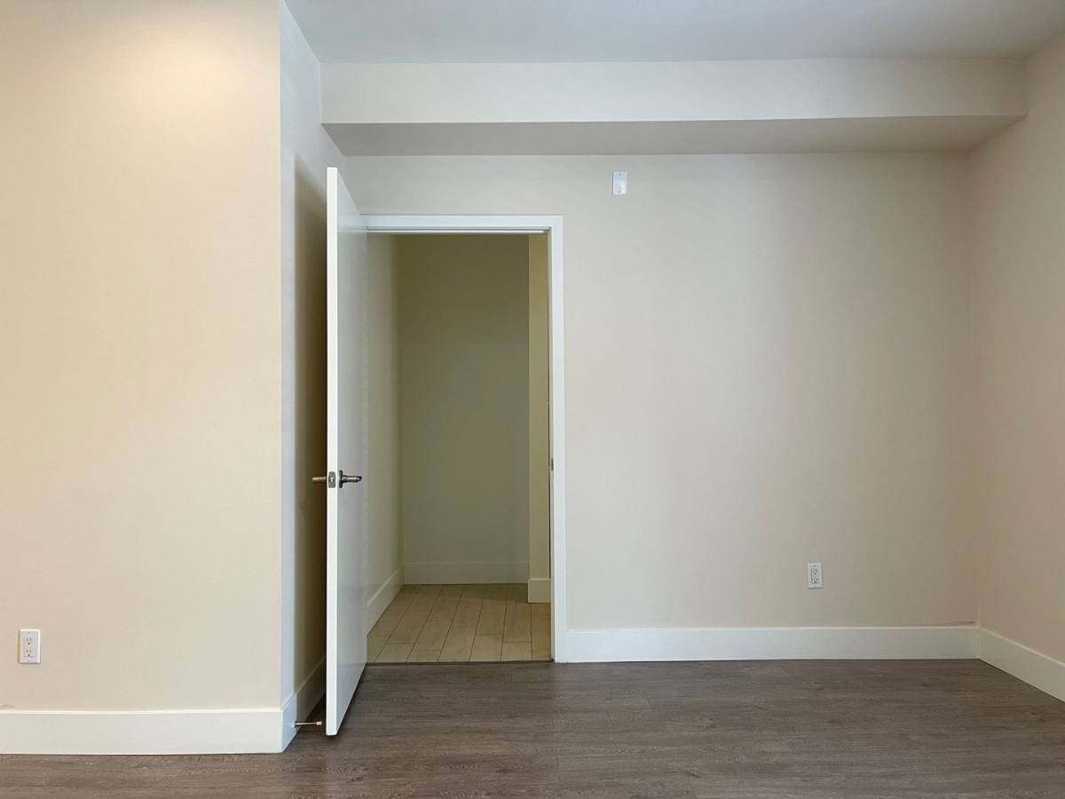 Townhouse for rent at 11305 Moorpark St, North Hollywood, CA 91602