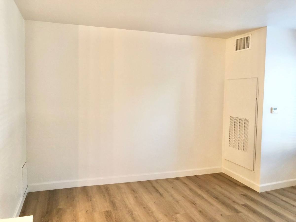 Apartment for rent at 114 S Gramercy Place, Los Angeles, CA 90004