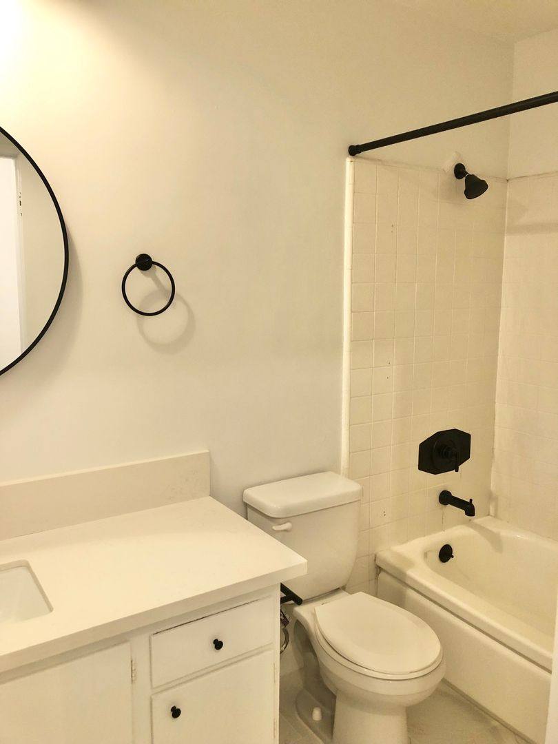 Apartment for rent at 114 S Gramercy Place, Los Angeles, CA 90004