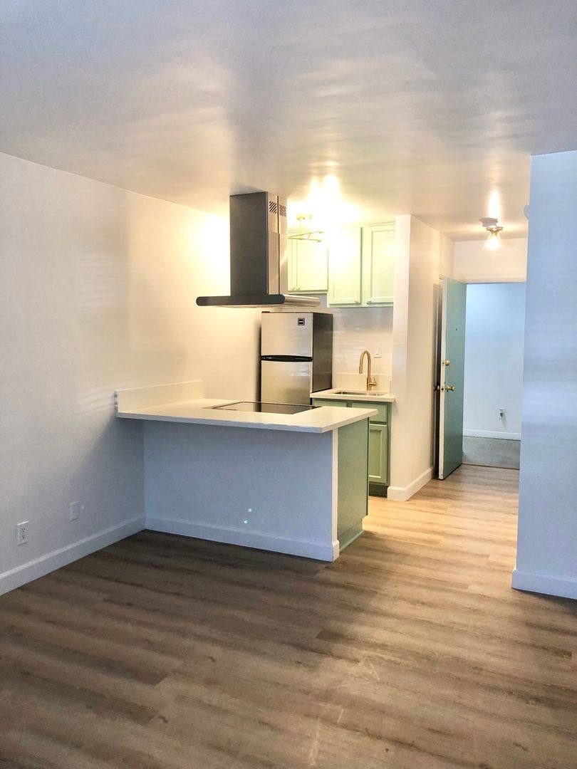 Apartment for rent at 114 S Gramercy Place, Los Angeles, CA 90004