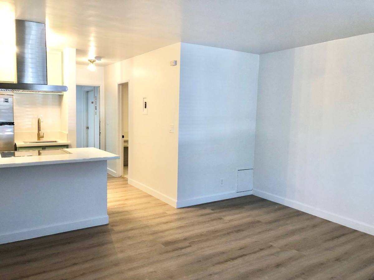 Apartment for rent at 114 S Gramercy Place, Los Angeles, CA 90004