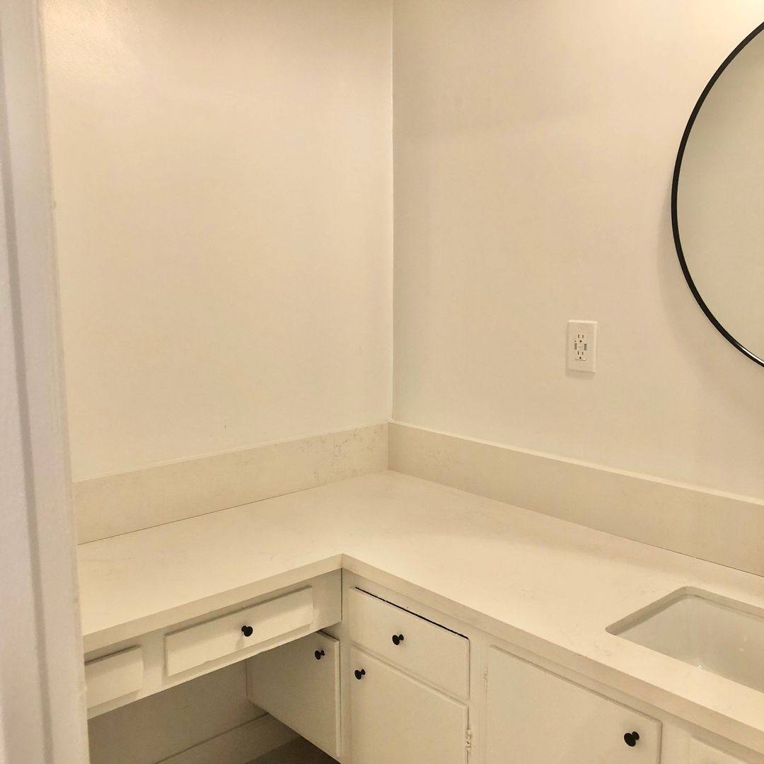 Apartment for rent at 114 S Gramercy Place, Los Angeles, CA 90004