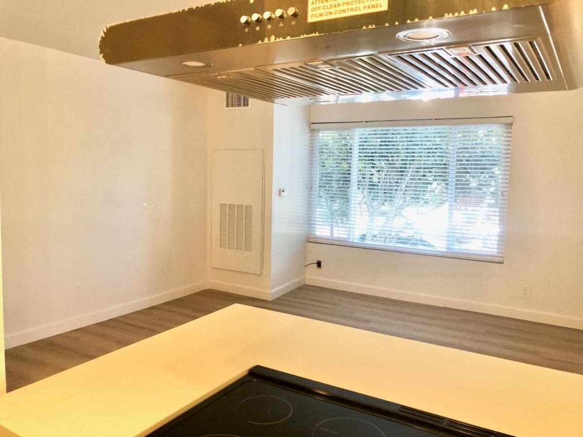 Apartment for rent at 114 S Gramercy Place, Los Angeles, CA 90004