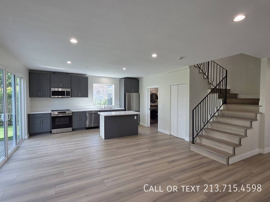 Townhouse for rent at 5700 Clemson St #2, Los Angeles, CA 90016