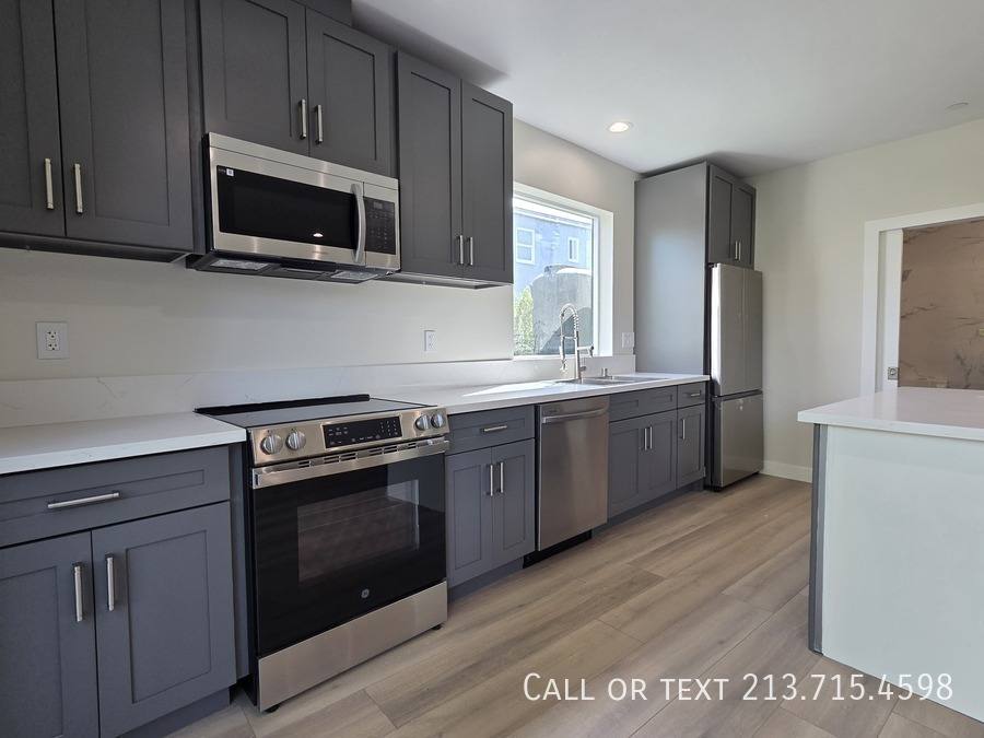 Townhouse for rent at 5700 Clemson St #2, Los Angeles, CA 90016