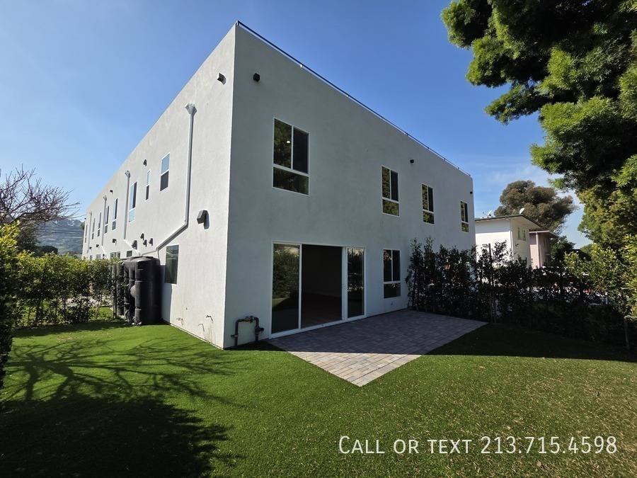 Townhouse for rent at 5700 Clemson St #2, Los Angeles, CA 90016