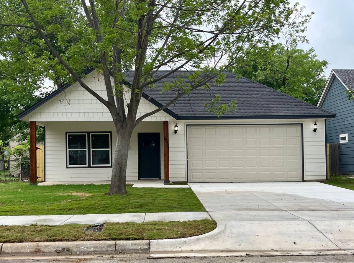 House for rent at 2601 Mission St, Fort Worth, TX 76109