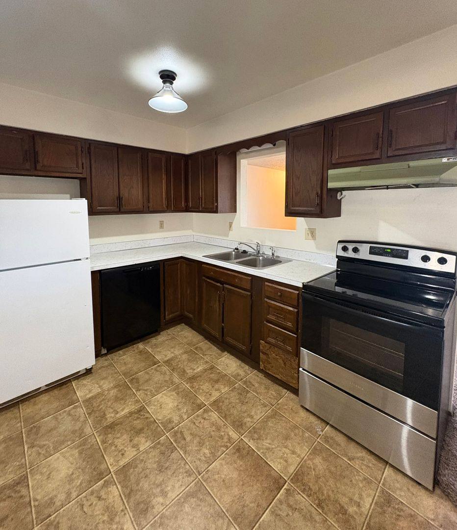 Apartment for rent at 2000-2002 8th St NW, Minot, ND 58703