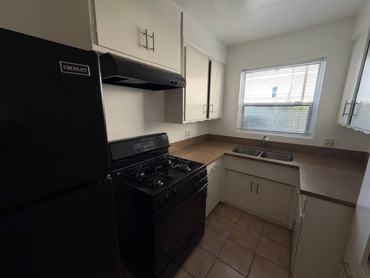 Apartment for rent at 6132 Alcott St, Los Angeles, CA 90035