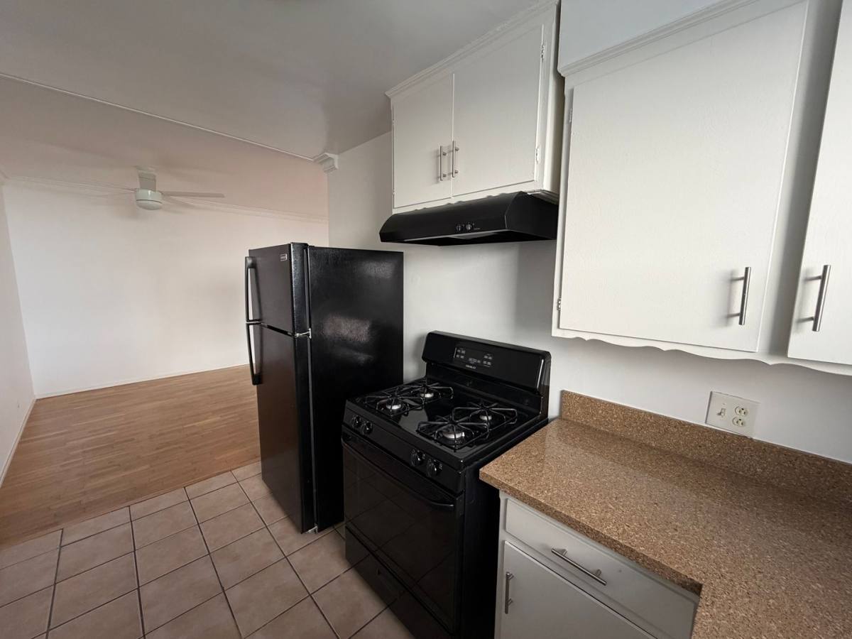 Apartment for rent at 6132 Alcott St, Los Angeles, CA 90035