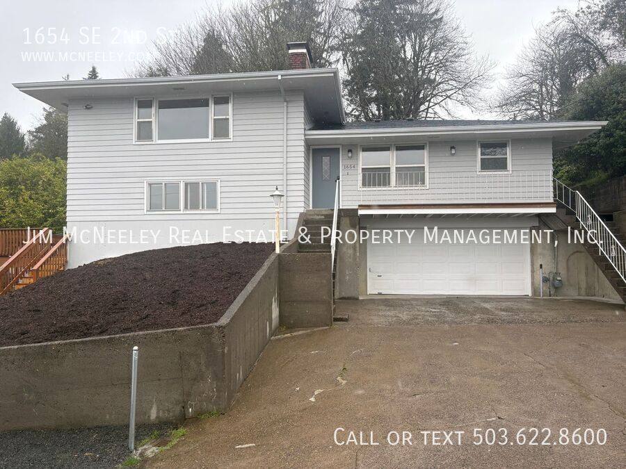 House for rent at 1654 SE 2nd St, Astoria, OR 97103