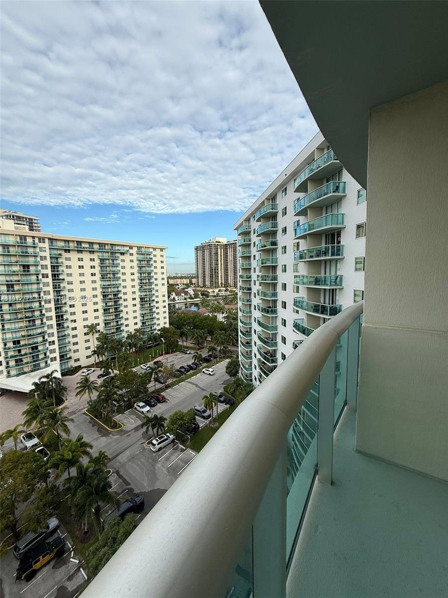 Apartment for rent at 19380 Collins Ave #1209, North Miami Beach, FL 33160
