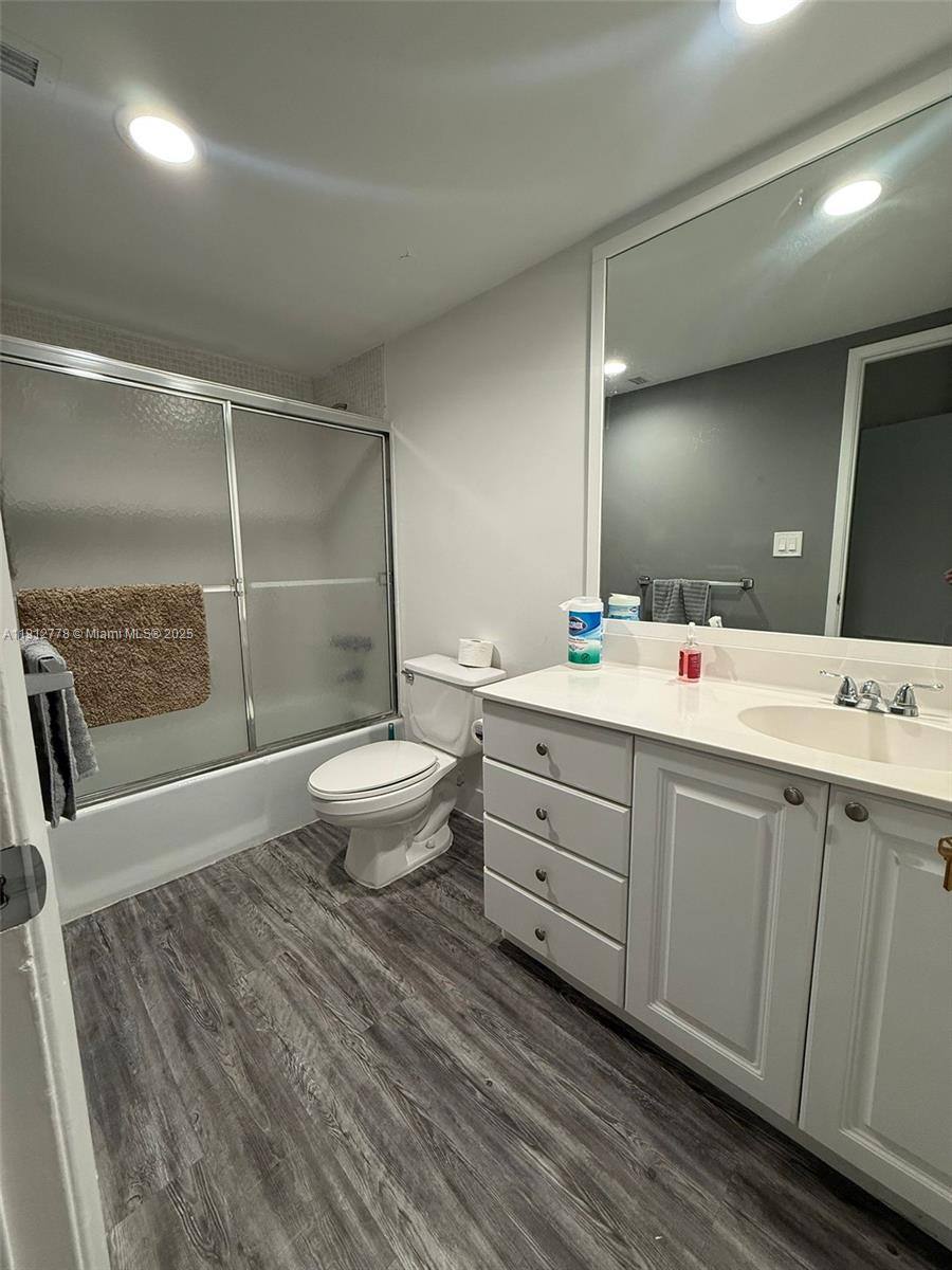 Apartment for rent at 19380 Collins Ave #1209, North Miami Beach, FL 33160