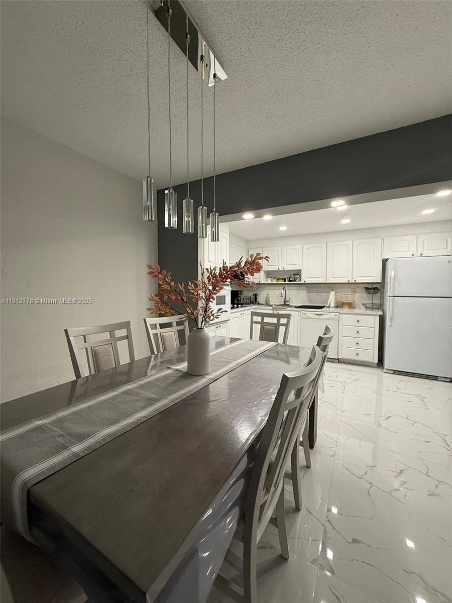 Apartment for rent at 19380 Collins Ave #1209, North Miami Beach, FL 33160