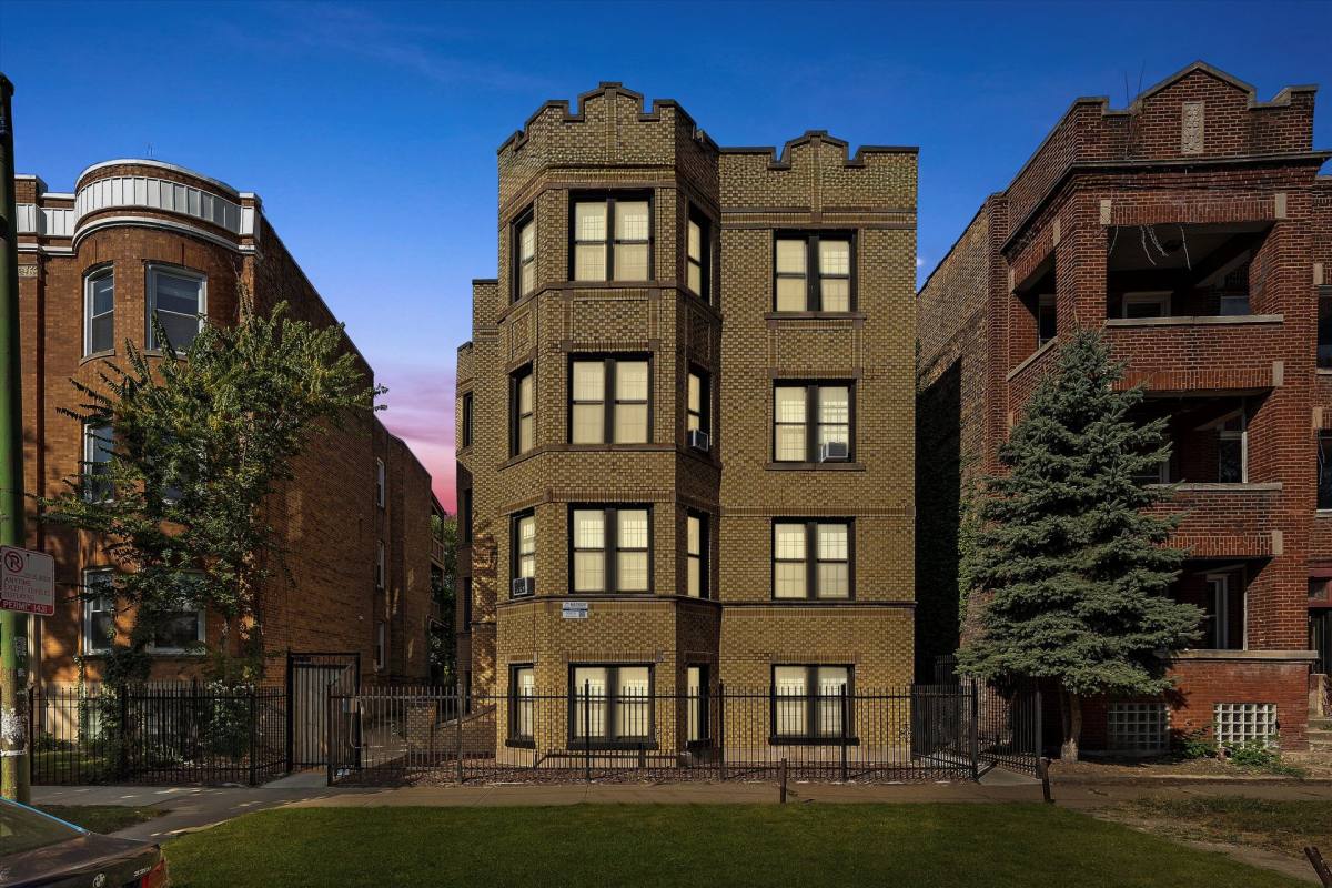 Apartment for rent at 6124-28 S Ingleside Ave, Chicago, IL 60637