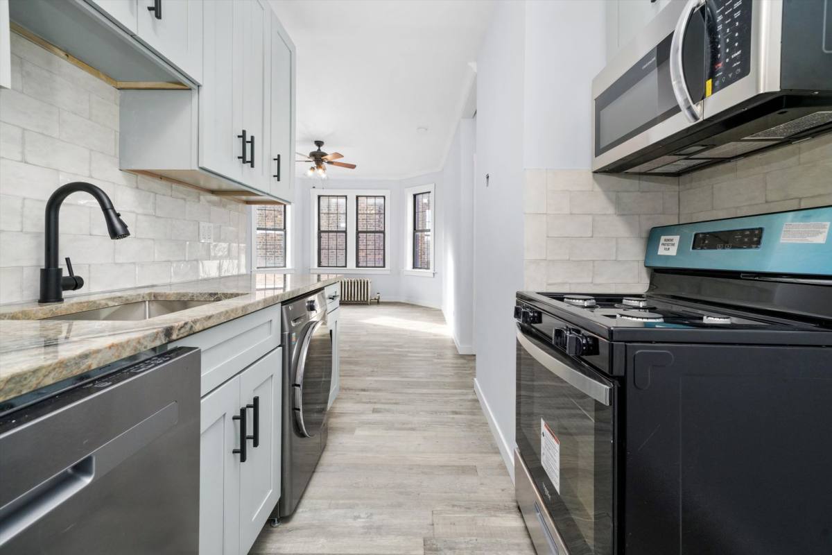 Apartment for rent at 6124-28 S Ingleside Ave, Chicago, IL 60637