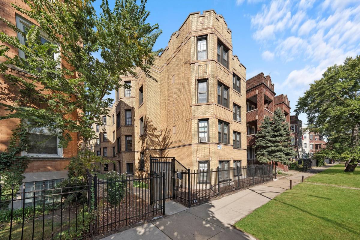 Apartment for rent at 6124-28 S Ingleside Ave, Chicago, IL 60637