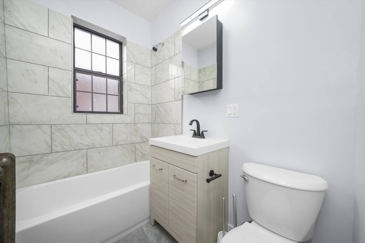 Apartment for rent at 6124-28 S Ingleside Ave, Chicago, IL 60637