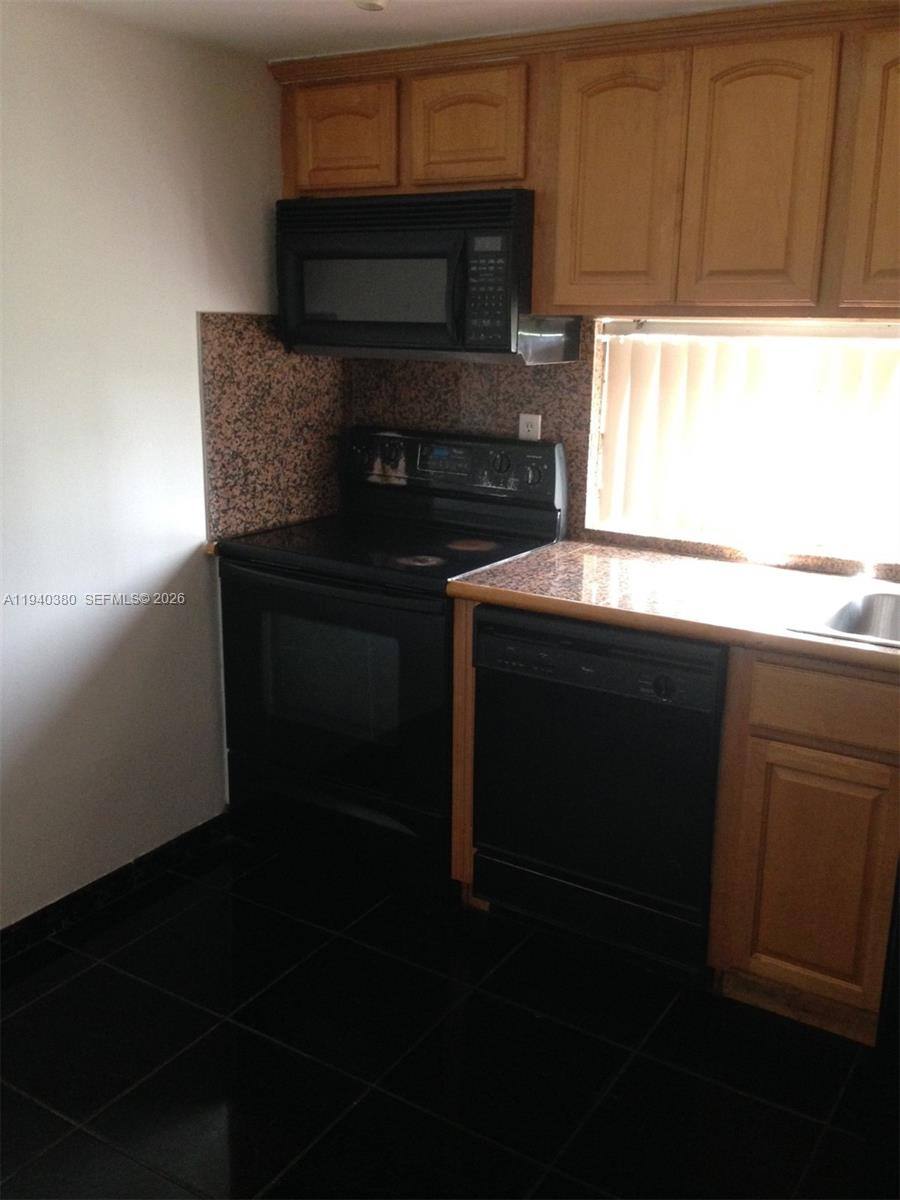 Apartment for rent at 16919 N Bay Rd #514, North Miami Beach, FL 33160