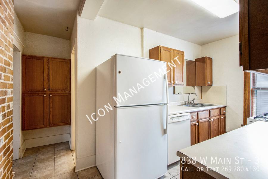 Apartment for rent at 838 W Main St #3, Kalamazoo, MI 49006