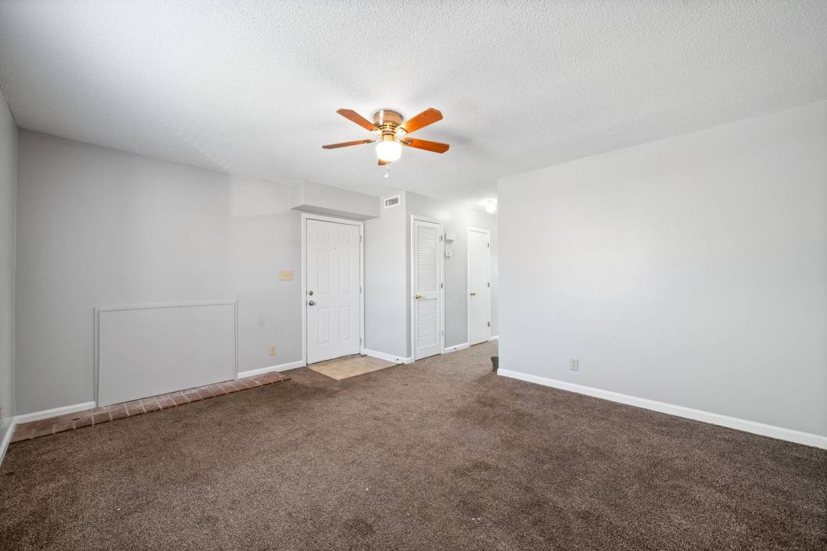 Apartment for rent at 923 Kingsbury Dr, Clarksville, TN 37040