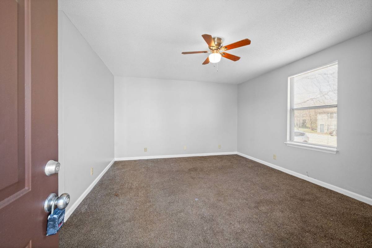 Apartment for rent at 923 Kingsbury Dr, Clarksville, TN 37040