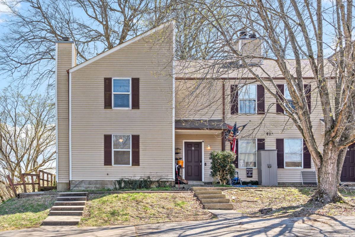 Apartment for rent at 923 Kingsbury Dr, Clarksville, TN 37040