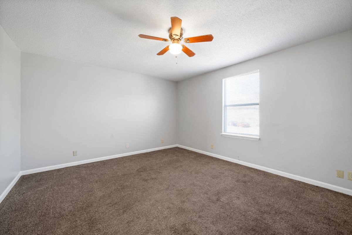 Apartment for rent at 923 Kingsbury Dr, Clarksville, TN 37040