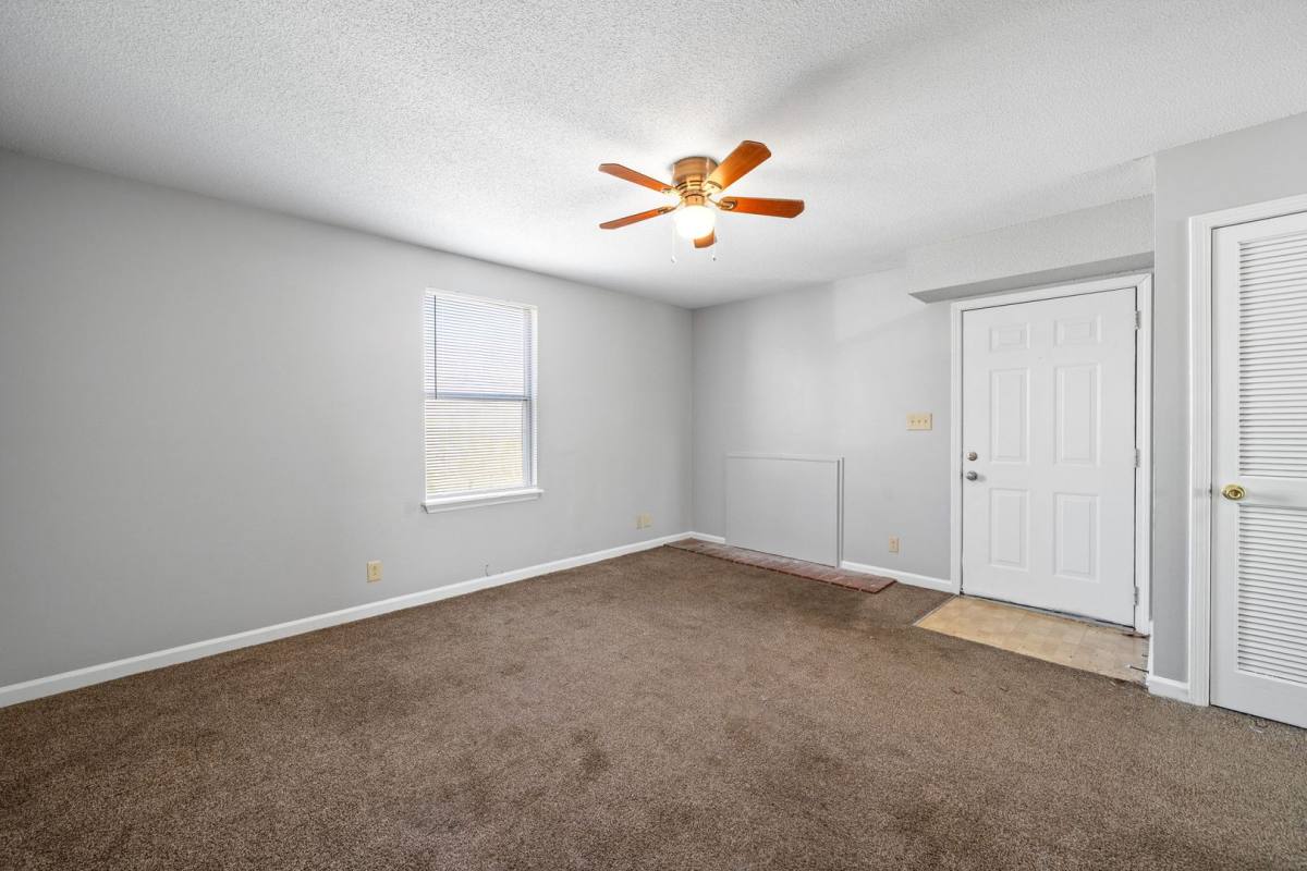 Apartment for rent at 923 Kingsbury Dr, Clarksville, TN 37040