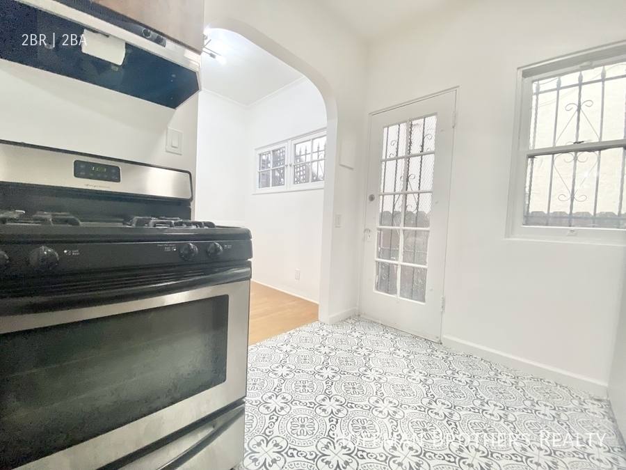 Apartment for rent at 649 N Spaulding Ave #1 4, Los Angeles, CA 90036