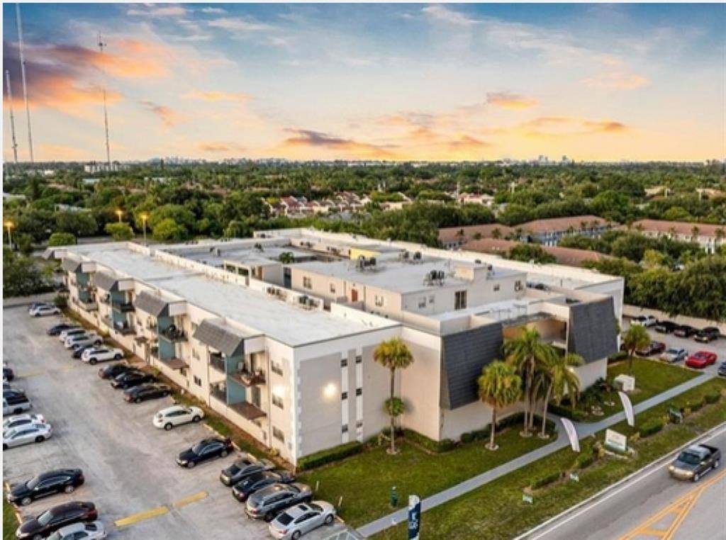 Apartment for rent at 5525 SW 41st St #301, Hollywood, FL 33023