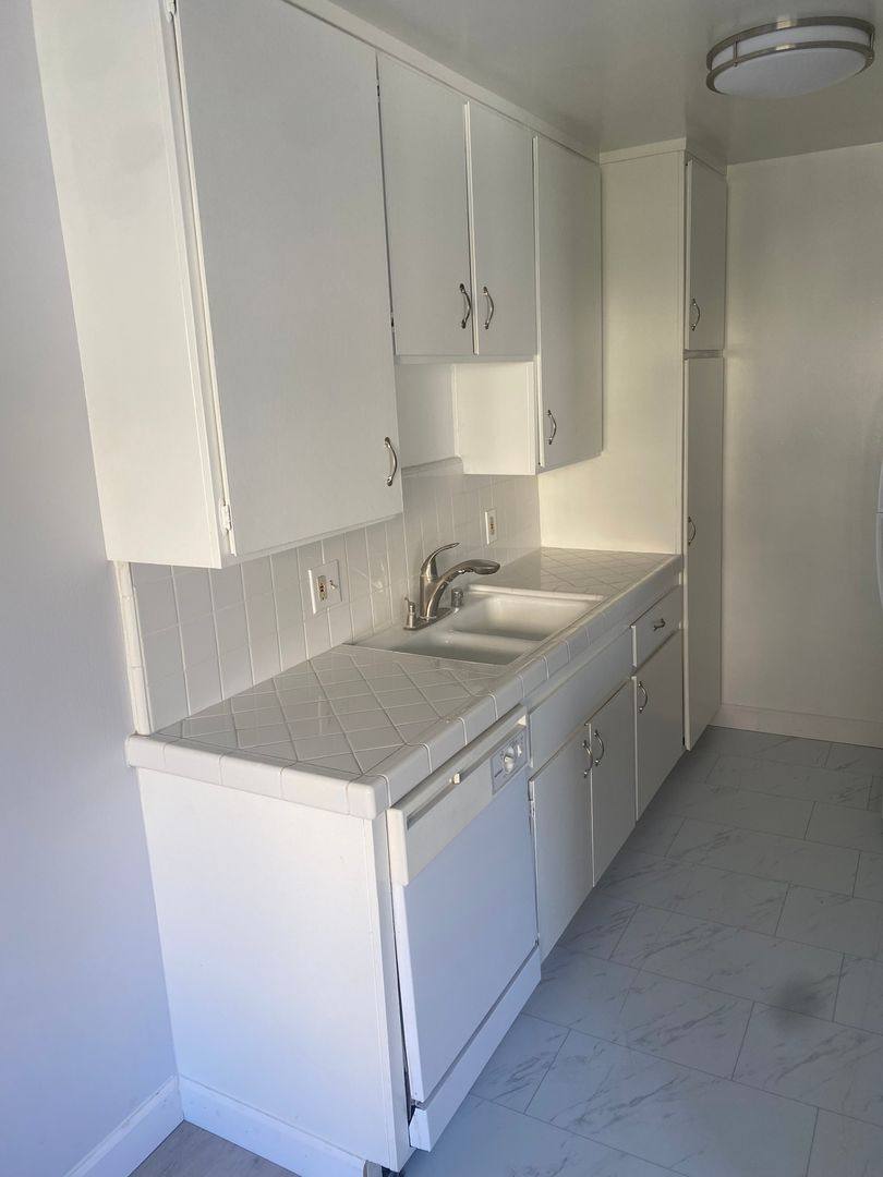 Apartment for rent at 1403 Swestgate Ave, Los Angeles, CA 90025