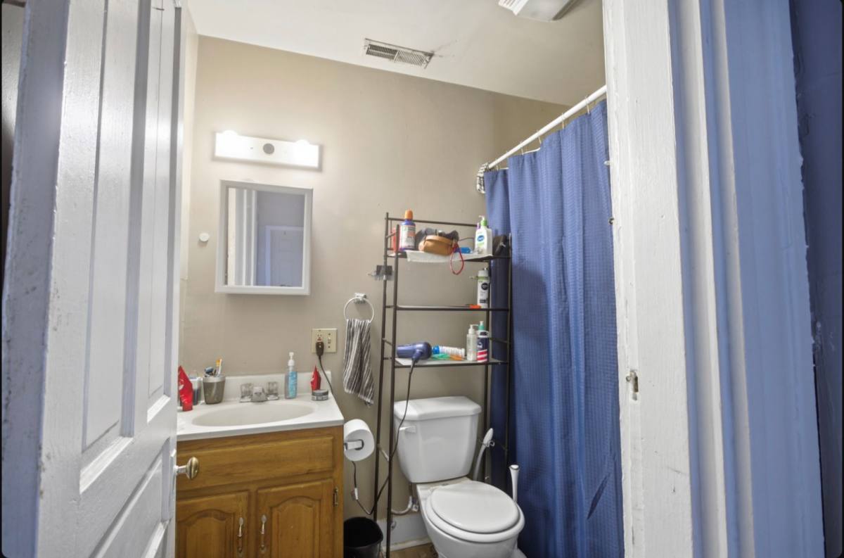 Apartment for rent at 2328 Stratford, Cincinnati, OH 45219